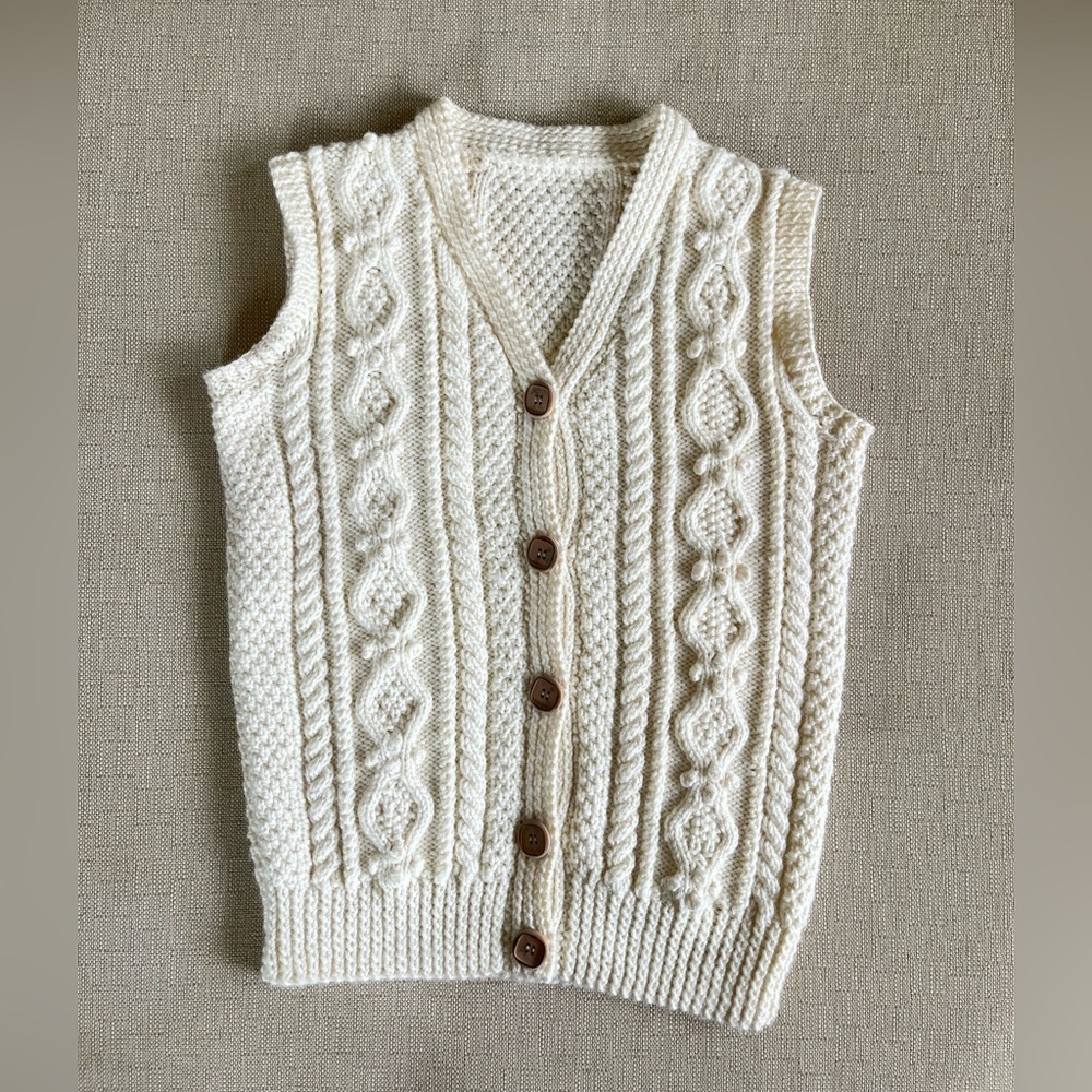 Women's Cream Cable Knit minimalist old money Sweater Vest M (not size check)